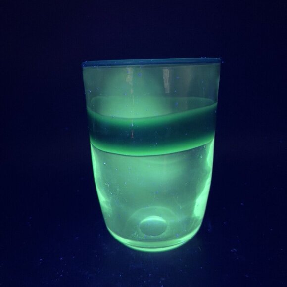 Kosta Boda Unica Hand Blown Glass Vase Green UV Manganese 365nm Glow Glass VTG - Picture 9 of 16